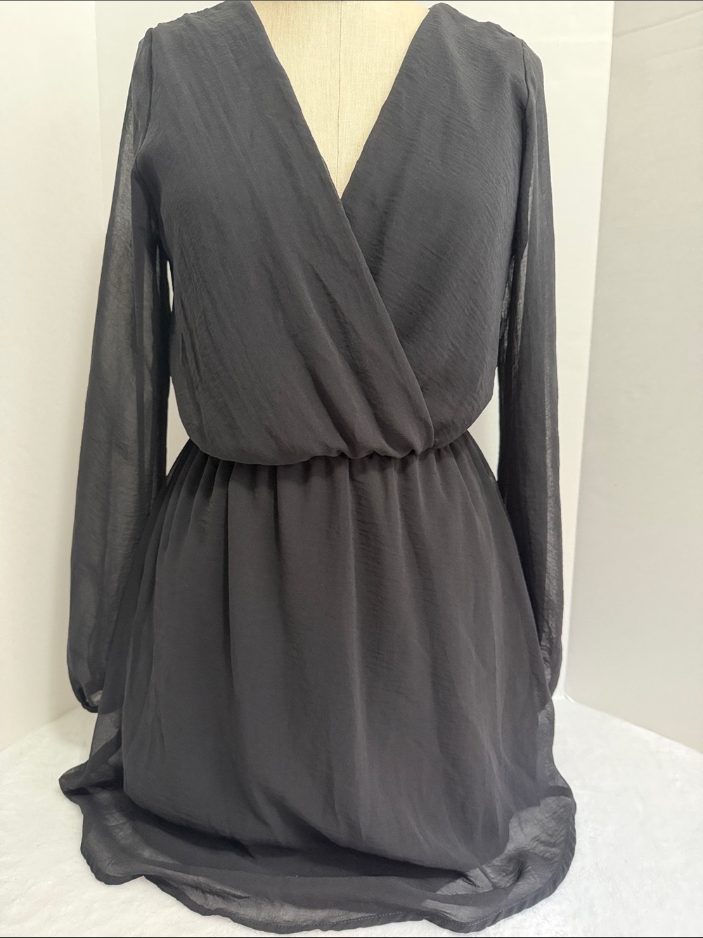 Final Touch Women's Black Shiffon Long-Sleeve V-neck Dress Size M